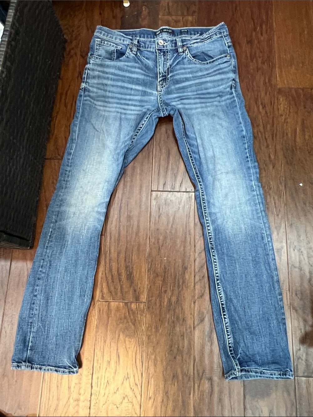 BKE Men's Light Wash Straight Jeans in Faded Blue